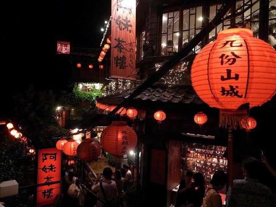 【台湾/約5時間】貸切専用車で行く！夜の九份散策＆十分で天燈（ランタン）上げ体験《日本語ガイド付き・送迎あり》（No.2）