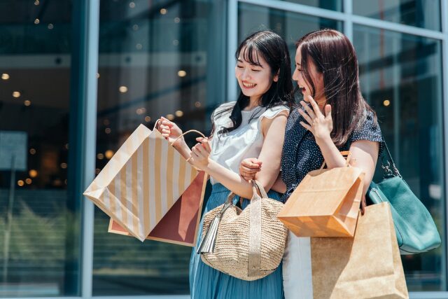 ショッピング 女性