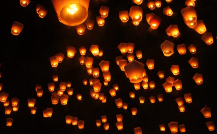 台湾ランタンとばしで有名な平渓天燈祭の様子。夜空を埋め尽くす温かな光のランタン。