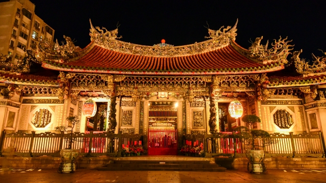 龍山寺 夜 ライトアップ