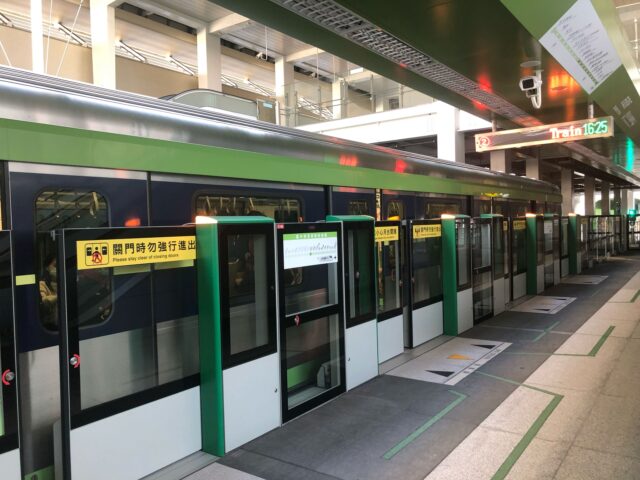 台湾の電車 台北MRTの駅