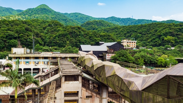 ホウトン駅の駅舎
