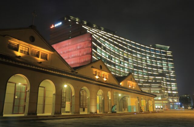 台北 松山文創園区　外観　夜の風景