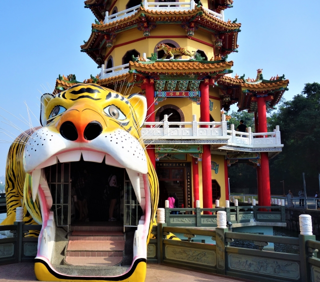 龍虎塔